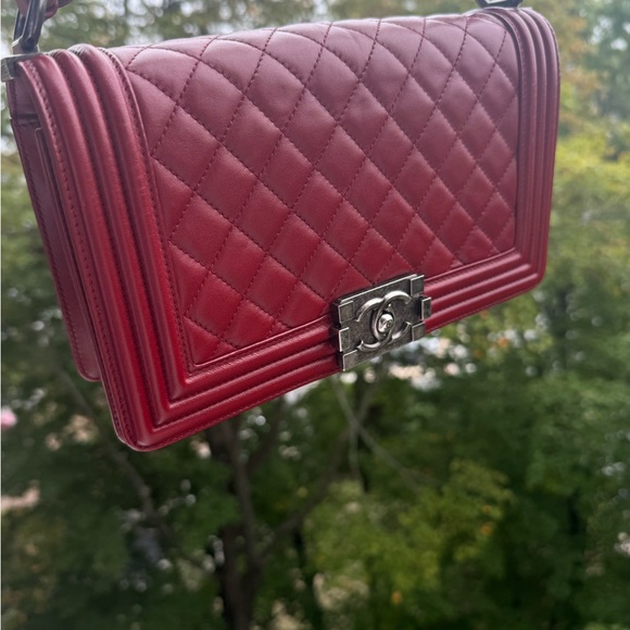 Elegant Red lambskin Chanel Quilted Women's Bag - Picture 1 of 8